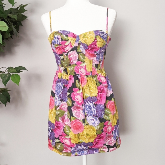 Topshop Dresses & Skirts - Topshop floral dress